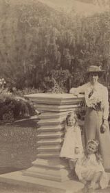 history-grandmother-walled-garden-1910